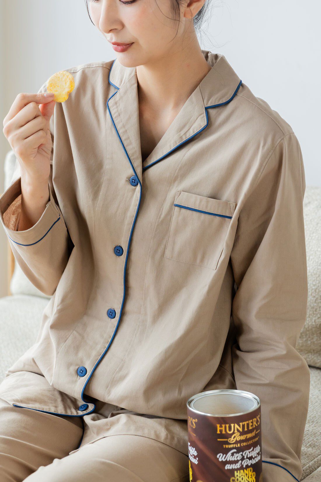 FELISSIMO Mama|Moredde　肌側の微起毛が心地いい　コットン１００％の前あきパジャマ〈ダークベージュ〉|パイピングの配色カラーが新鮮