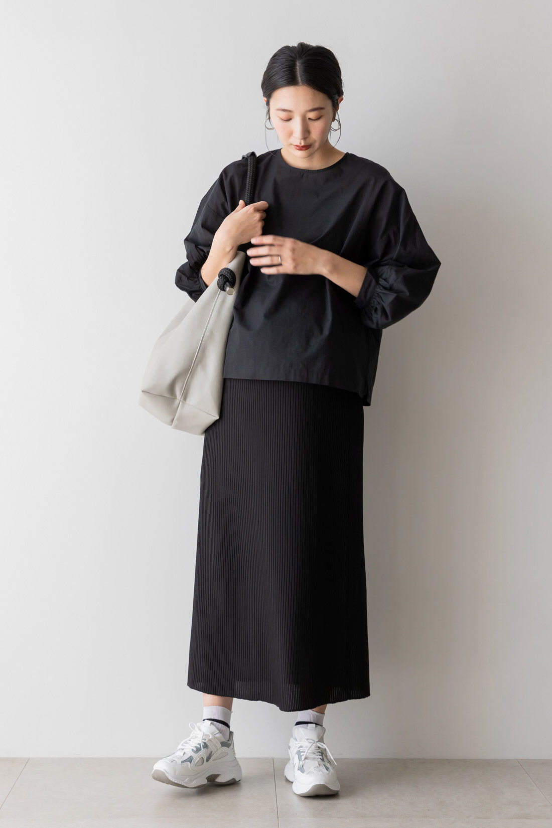 フェリシモMama|Moredde　リップルカットソー素材がらくちんきれいな　産前産後使えるIラインスカート〈ブラック〉|model:H167　着用サイズM