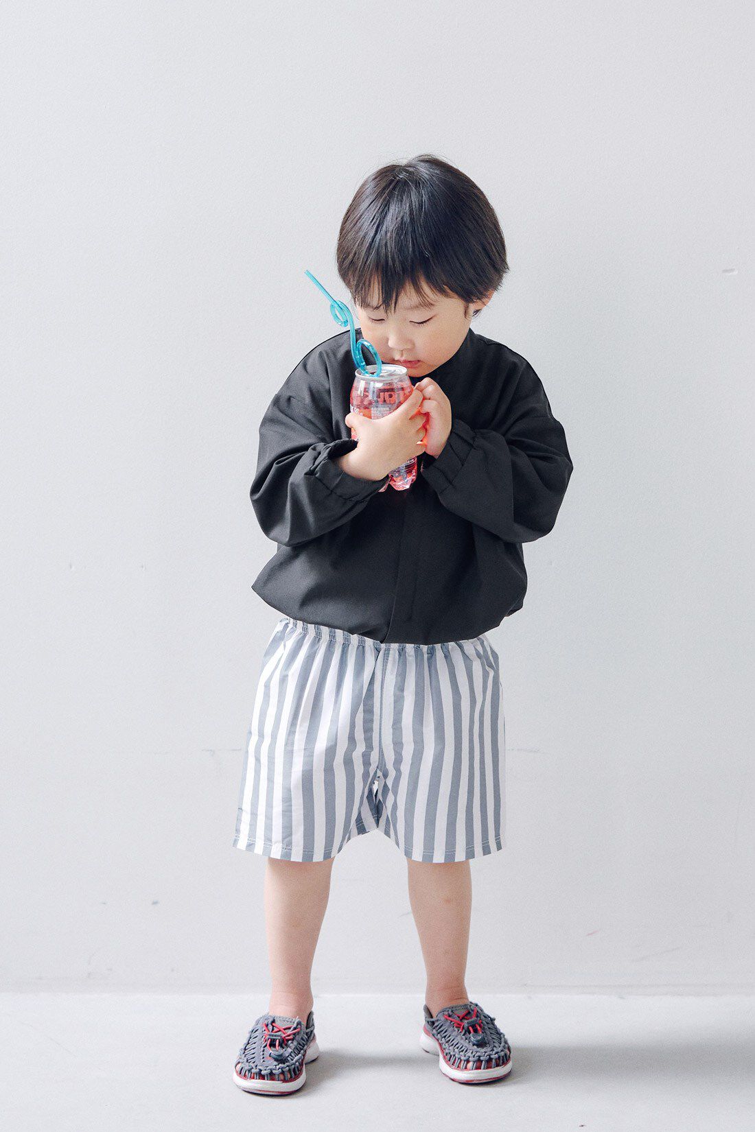 FELISSIMO Mama|Moredde　オーバーサイズのシャツみたいなUVカットキッズラッシュガード〈ブラック〉
