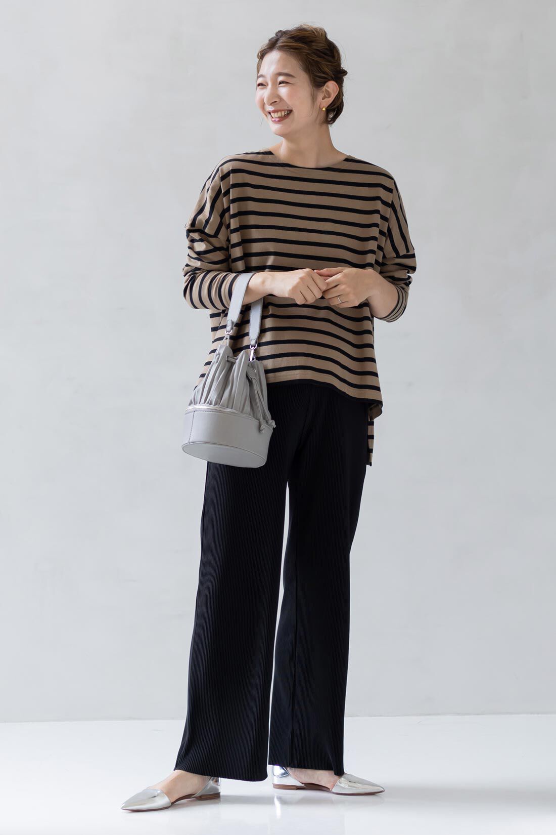 フェリシモMama|Moredde　マタニティから産後も使える　ウエストクロス仕様のプリーツパンツ〈ブラック〉