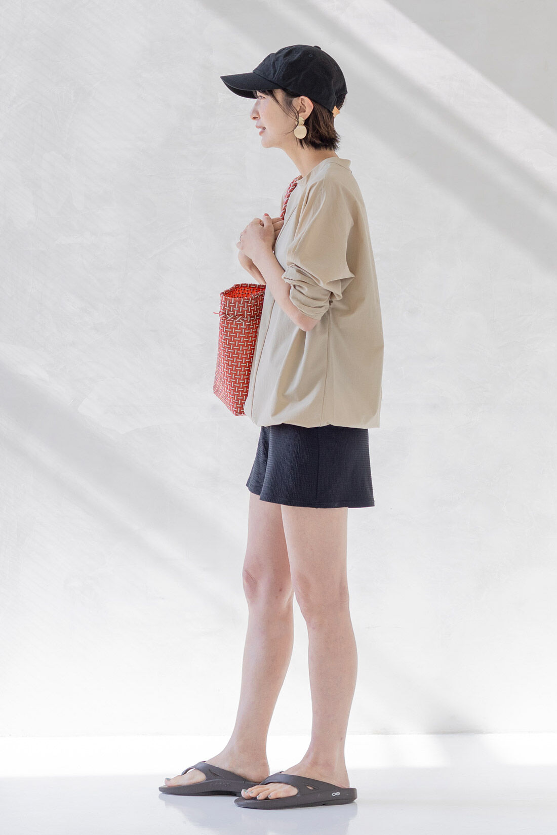 FELISSIMO Mama|Moredde　シルエットが変えられるUVカットラッシュガード〈ベージュ〉|すそを絞ってトップス丈で着るとスッキリと見えます。