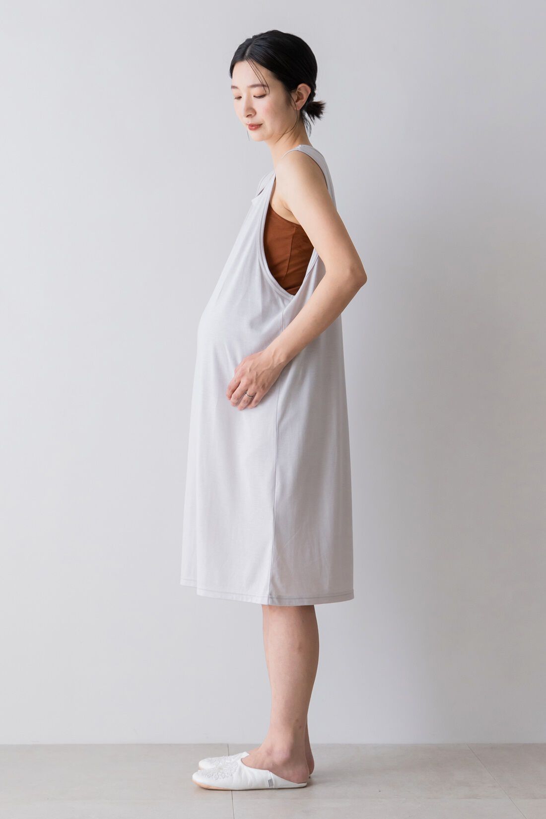 フェリシモMama|Moredde　授乳がらくちん　カットソーペチワンピース〈アイスグレー〉|model:H167　着用サイズ：Mサイズ+2cm