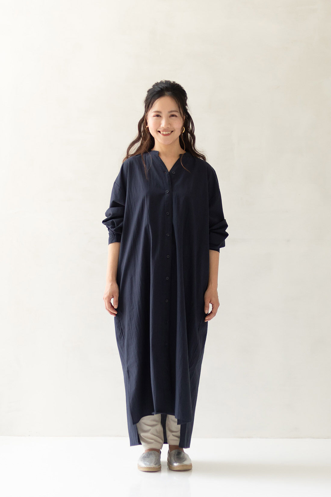 フェリシモMama|Moredde　マタニティから産後も使える　ママによりそう無地ワンピースパジャマ〈ネイビー〉|model:H149cm　着用サイズ：Mサイズ