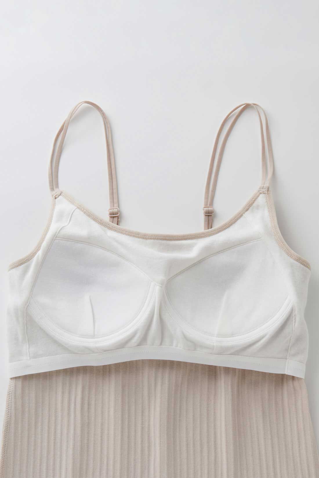 フェリシモMama|【はじめてのマタニティセット】Moredde　マタニティから産後も使える　ワンピースパジャマ〈ベージュストライプ〉＆カップ付き授乳キャミソール〈オフベージュ〉|カップ裏面は綿100%素材