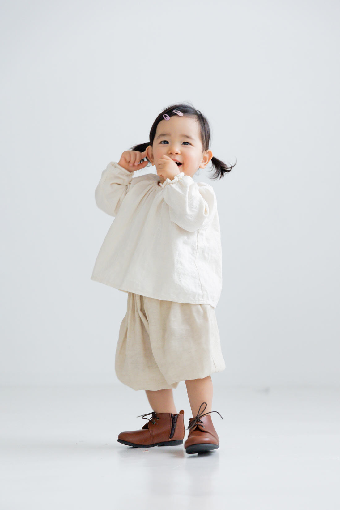 FELISSIMO Mama|リブ　イン　コンフォート　肌に当たる裏側は綿１００％！　風合いのいい麻混ダブルガーゼのぽんわりキッズパンツ〈ベージュ〉|ひざまであげて着ることもできる