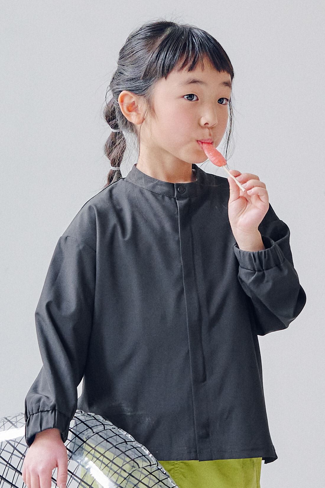 FELISSIMO Mama|Moredde　オーバーサイズのシャツみたいなUVカットキッズラッシュガード〈ブラック〉