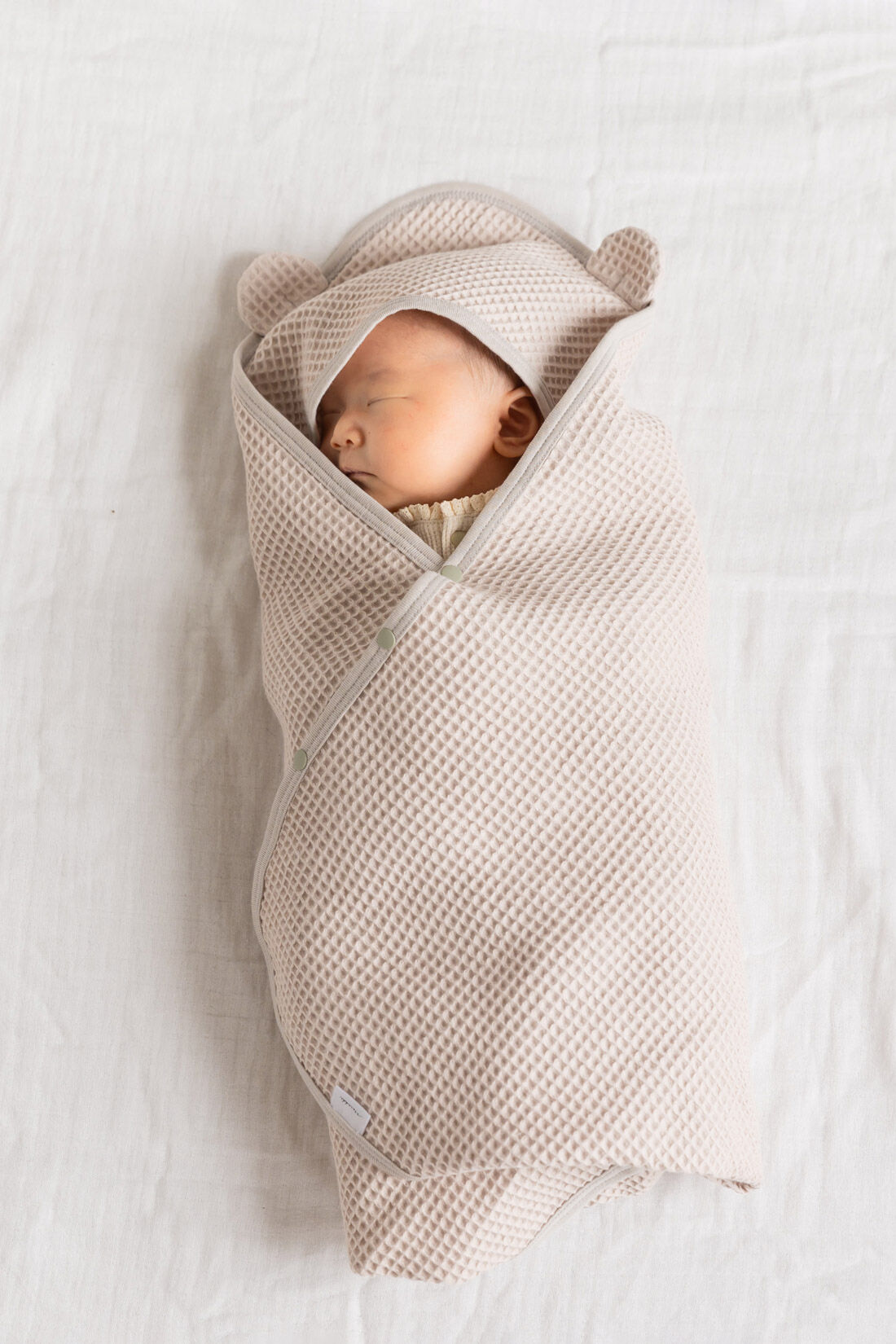 フェリシモMama|Moredde　くま耳がかわいい　コットン100％ぽこぽこワッフル素材の　ジャパンメイドベビータオル〈グレージュ〉