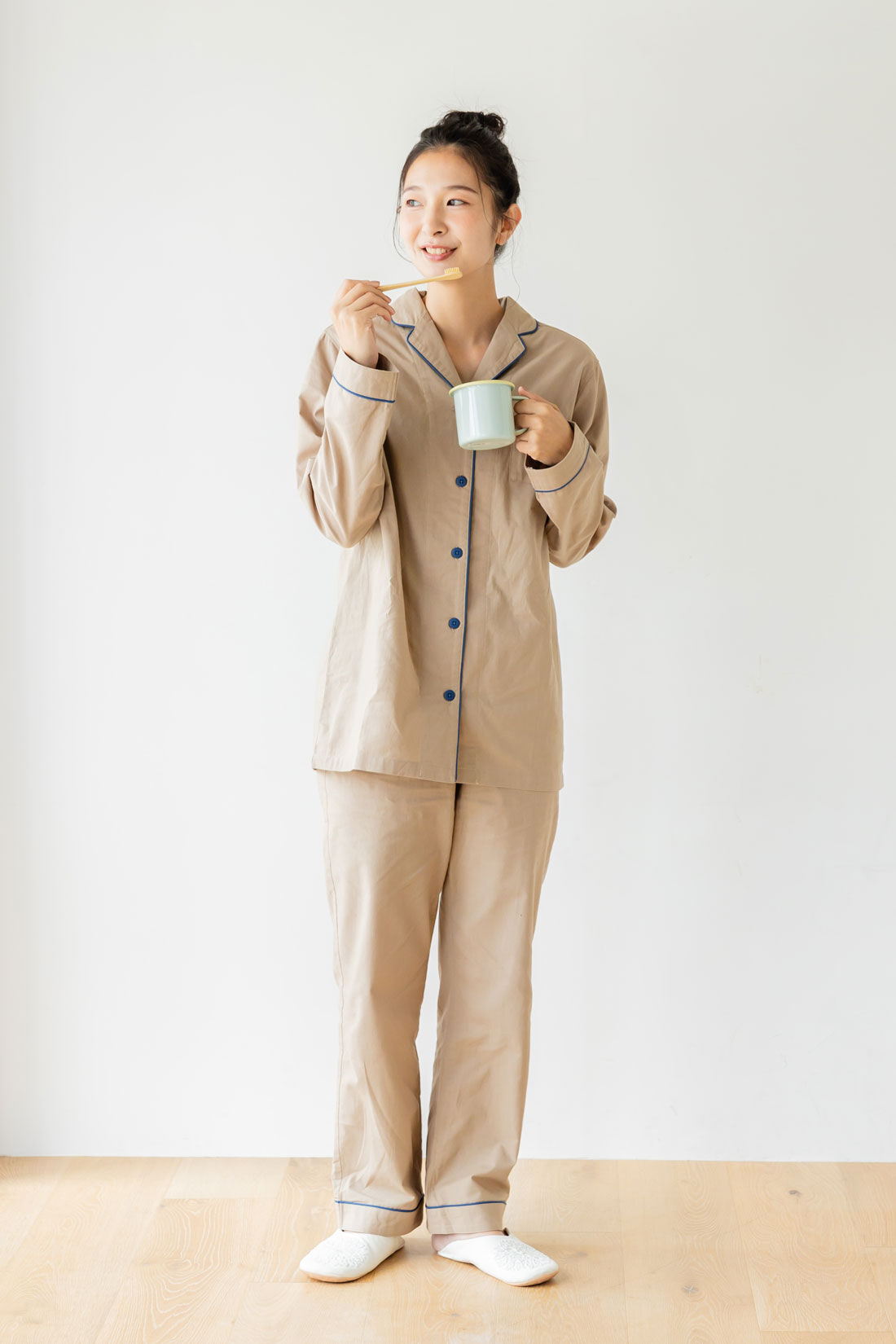 フェリシモMama|Moredde　肌側の微起毛が心地いい　コットン１００％の前あきパジャマ〈ダークベージュ〉|model:H167　着用サイズ：M（トップス　総丈＋3㎝・パンツ　また下丈+5㎝）