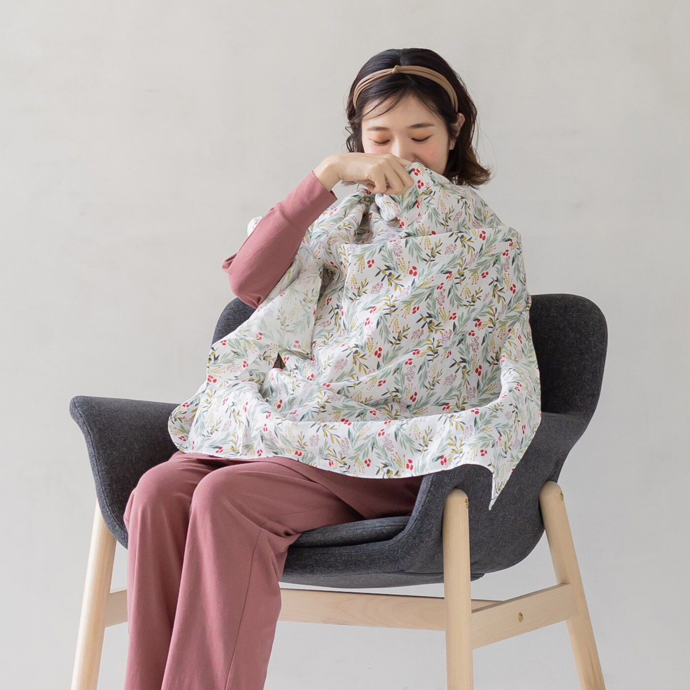 フェリシモMama|タムロアヤノ×フェリシモＭａｍａ【Moredde】　モスリンコットンが心地いいおくるみ〈セージと赤いオリーブ〉|215217-productcuts-09-99999999-S.jpg