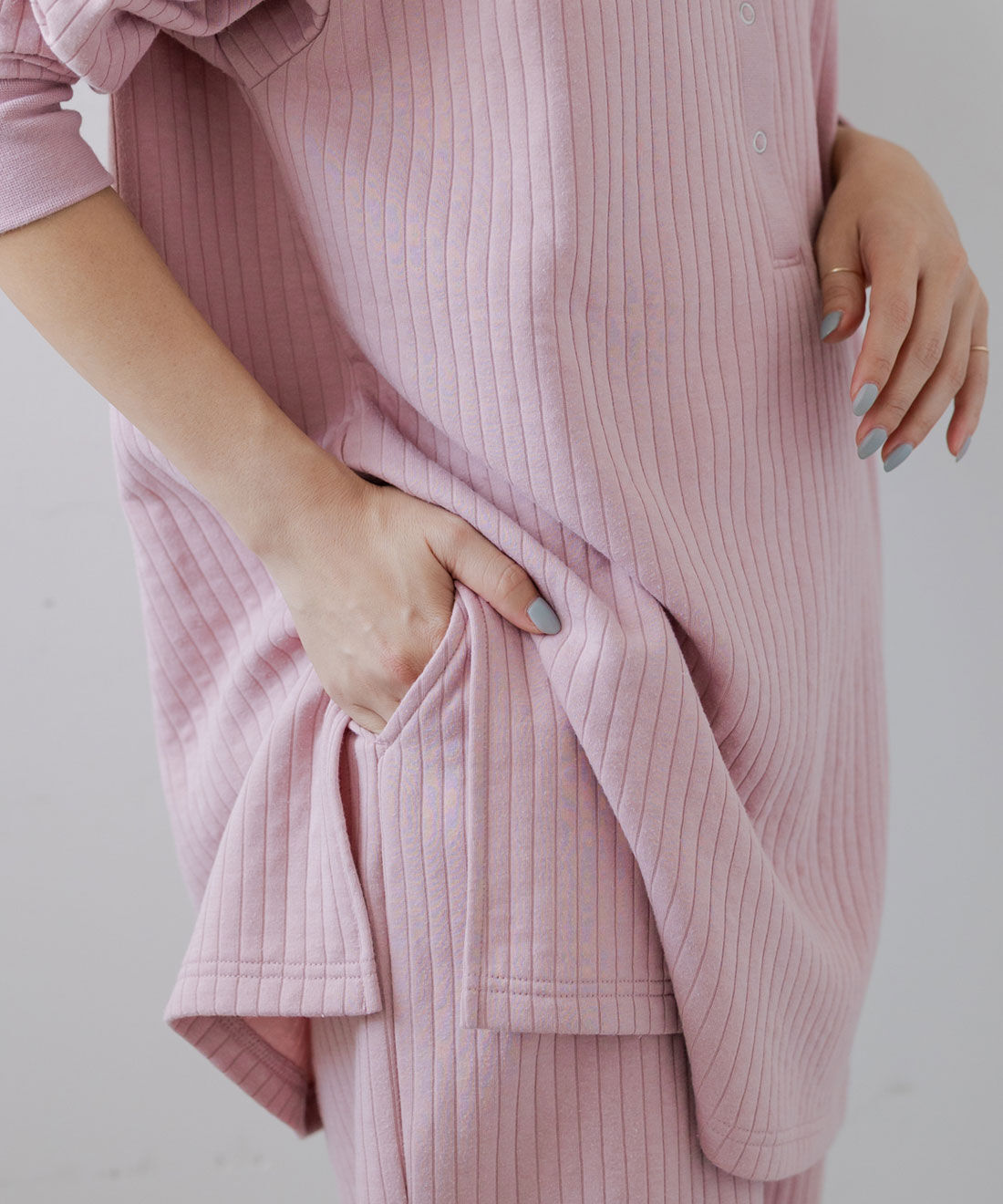 フェリシモMama|Moredde　ふっくら暖かいキルティングルームウェアセット〈アッシュピンク〉|ポケット付きで便利です。