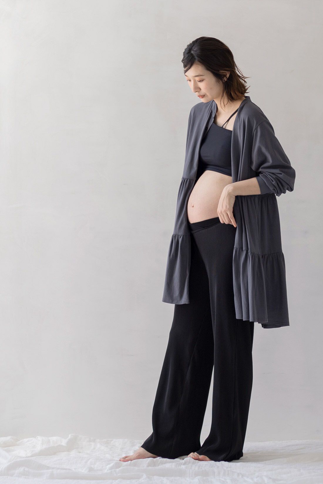FELISSIMO Mama|Moredde　マタニティから産後も使える　ウエストクロス仕様のプリーツパンツ〈ブラック〉|マタニティフォトの時にも