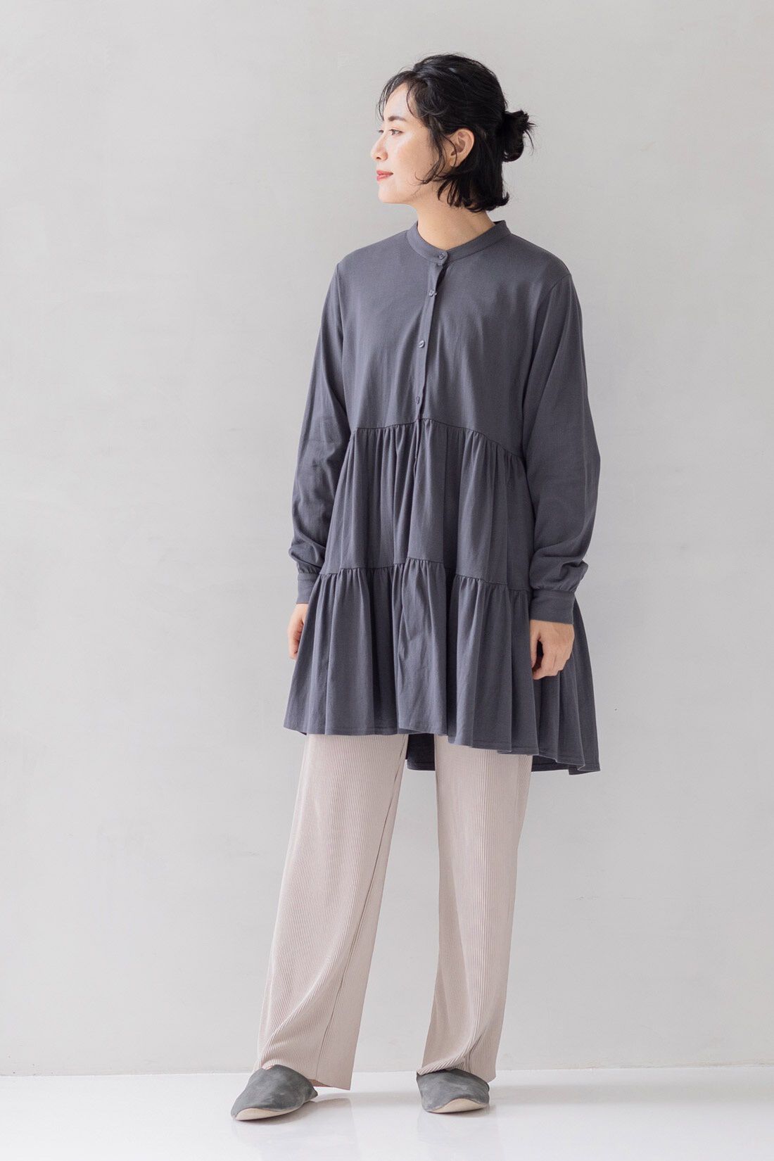 FELISSIMO Mama|Moredde　マタニティから産後も使える　ウエストクロス仕様のプリーツパンツ〈アッシュベージュ〉