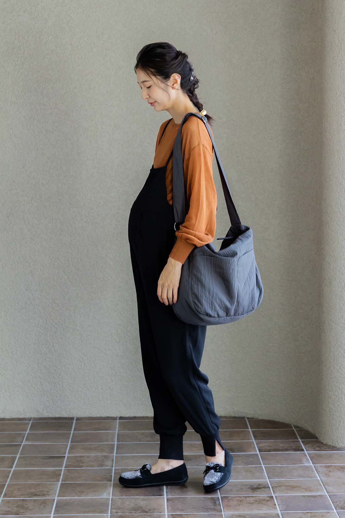 フェリシモMama|Moredde　授乳がかんたん　産前産後どちらも楽しめるジョガーサロペット＆クルーネックTシャツセット〈ブラック〉