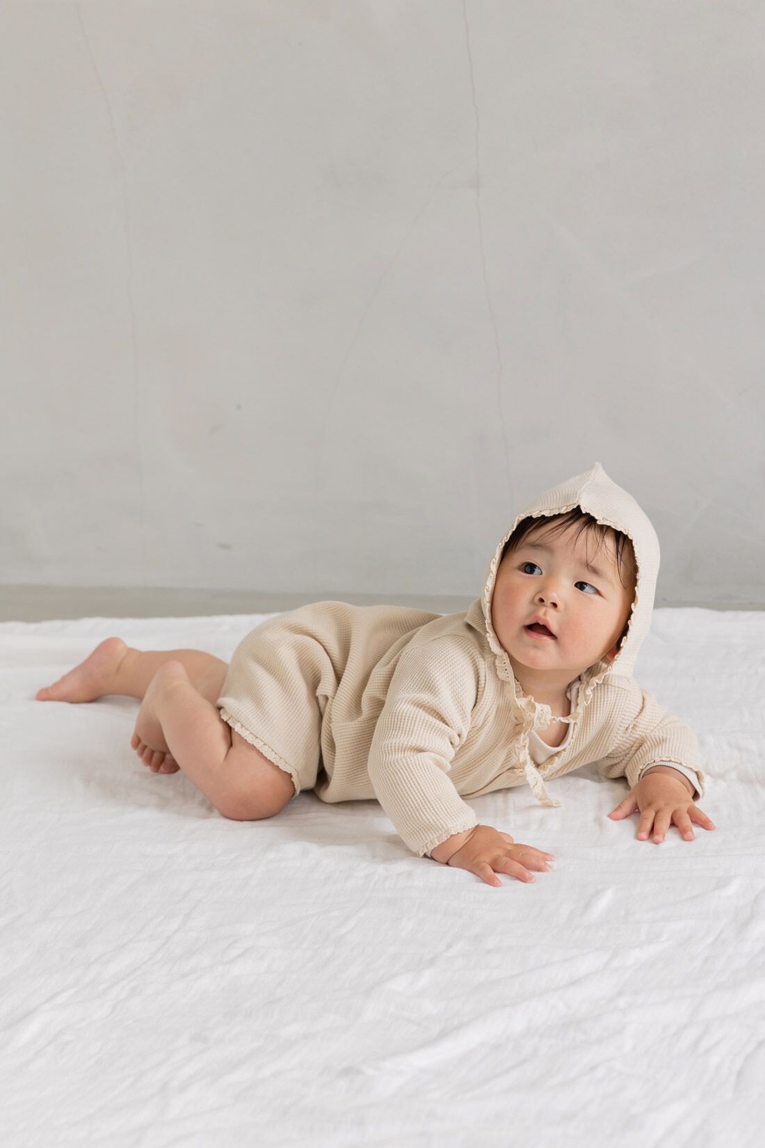 フェリシモMama|Moredde　セレモニーにも使える　ロンパース＆ボンネットセット〈ベージュ〉