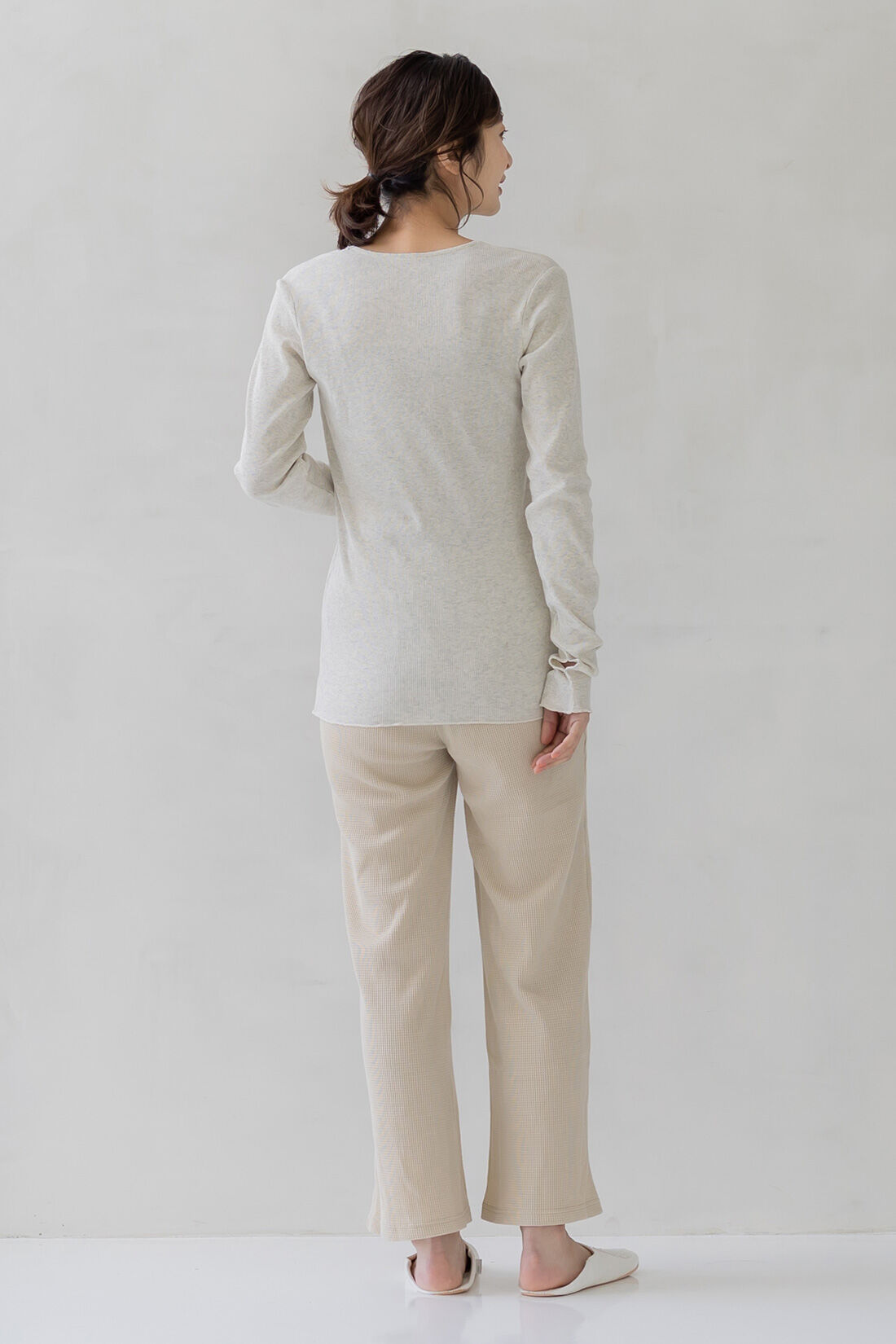 フェリシモMama|Moredde　綿１００％のエニワイズ加工が肌にやさしい　カシュクール授乳インナートップス〈アイボリー〉|腰まわりを覆ってくれる安心の丈感。