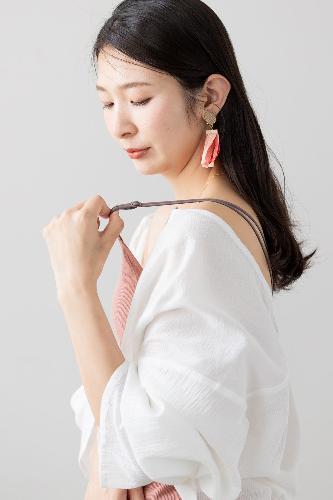 FELISSIMO Mama|［Mama select］産前・産後使える　ストラップが伸びて授乳しやすい　カップ付きカシュクール授乳ブラキャミソール〈オレンジ〉|肩ひもがしっかり伸びるデザインで、授乳がとてもしやすい。　