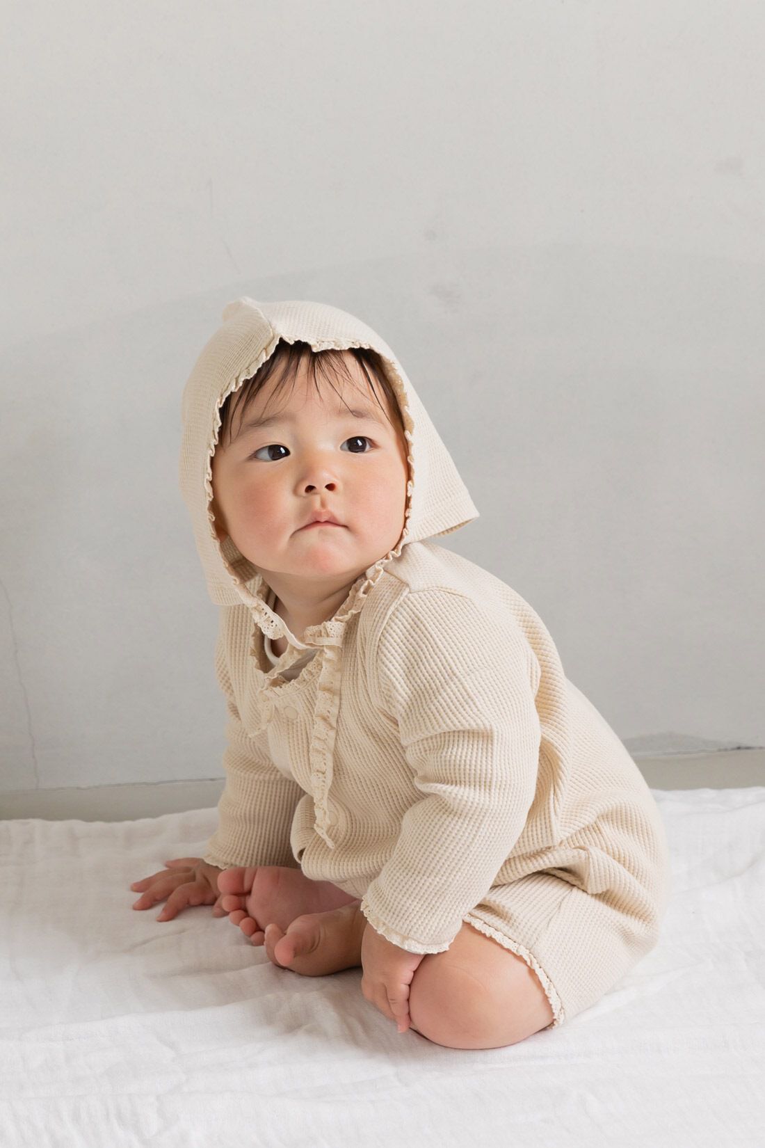 フェリシモMama|Moredde　セレモニーにも使える　ロンパース＆ボンネットセット〈ベージュ〉