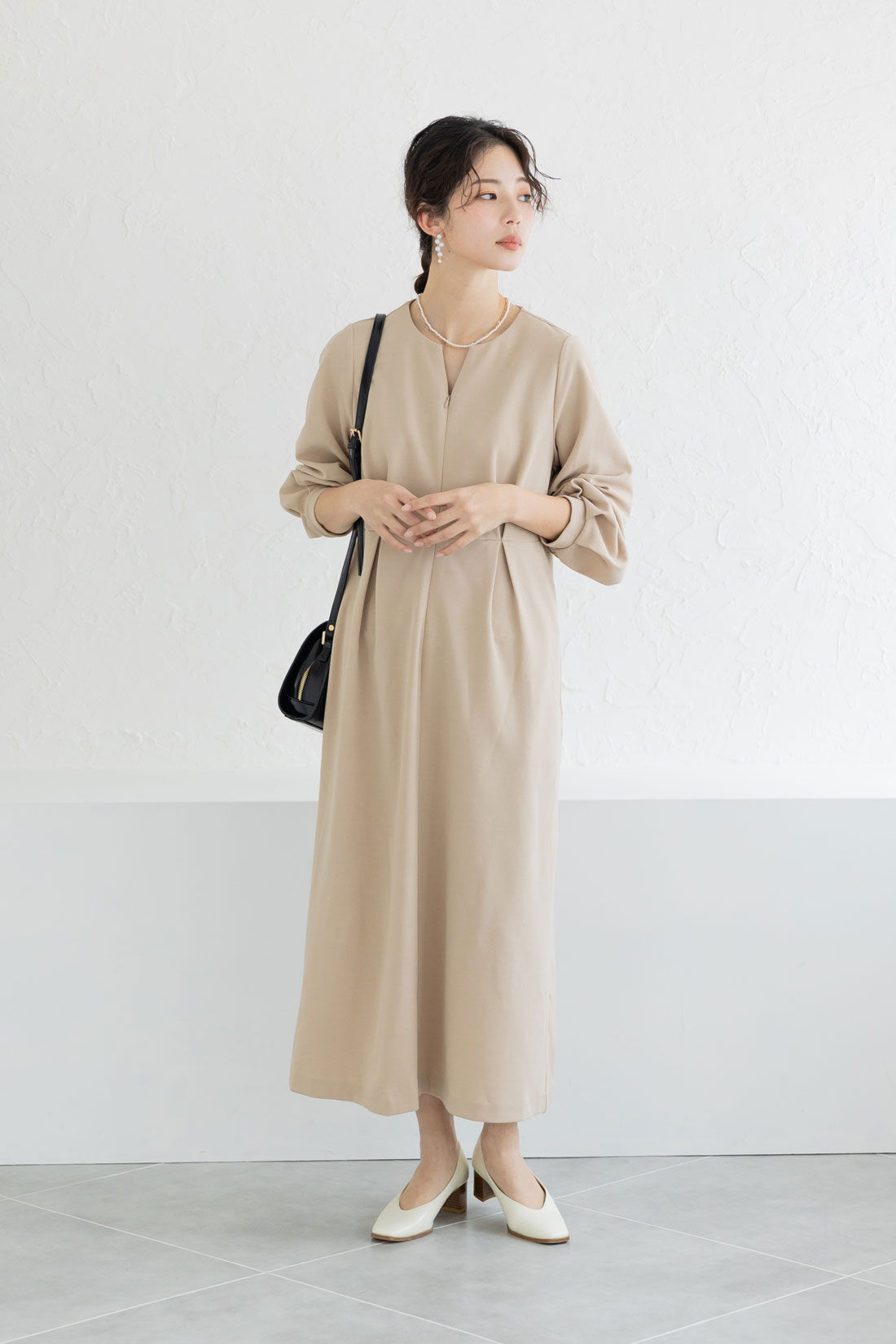 フェリシモMama|Moredde　マタニティ・産後使える　授乳が簡単　上品キーネックのワンピース〈ベージュ〉