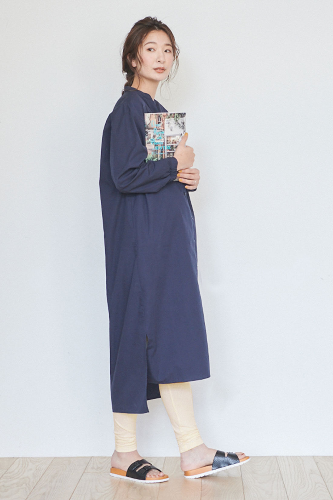 フェリシモMama|Moredde　マタニティから産後も使える　ママによりそう無地ワンピースパジャマ〈ネイビー〉|マタニティ　裾の前後差とスリットがこなれ見え