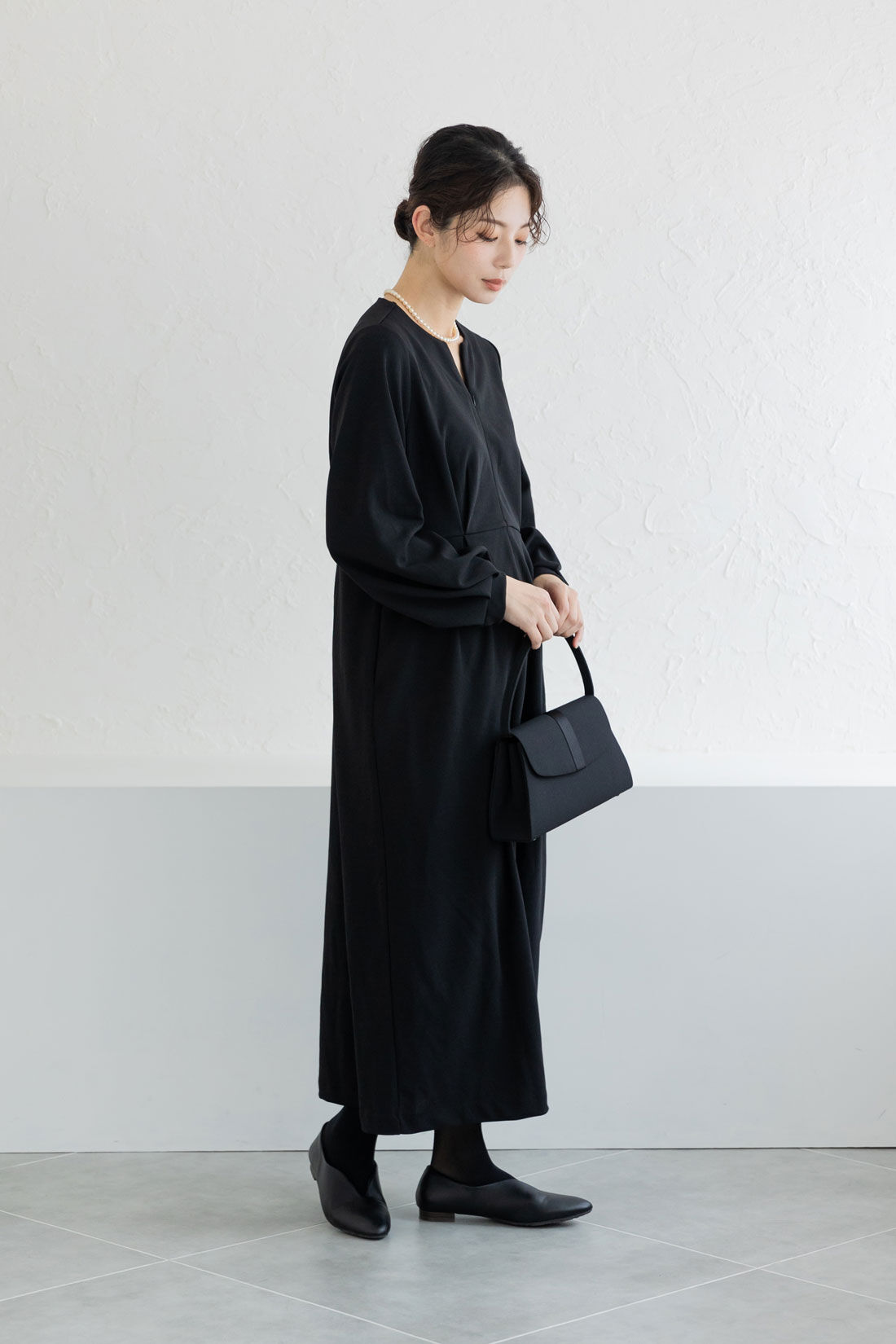 FELISSIMO Mama|Moredde　マタニティ・産後使える　授乳が簡単　上品キーネックのワンピース〈ブラック〉