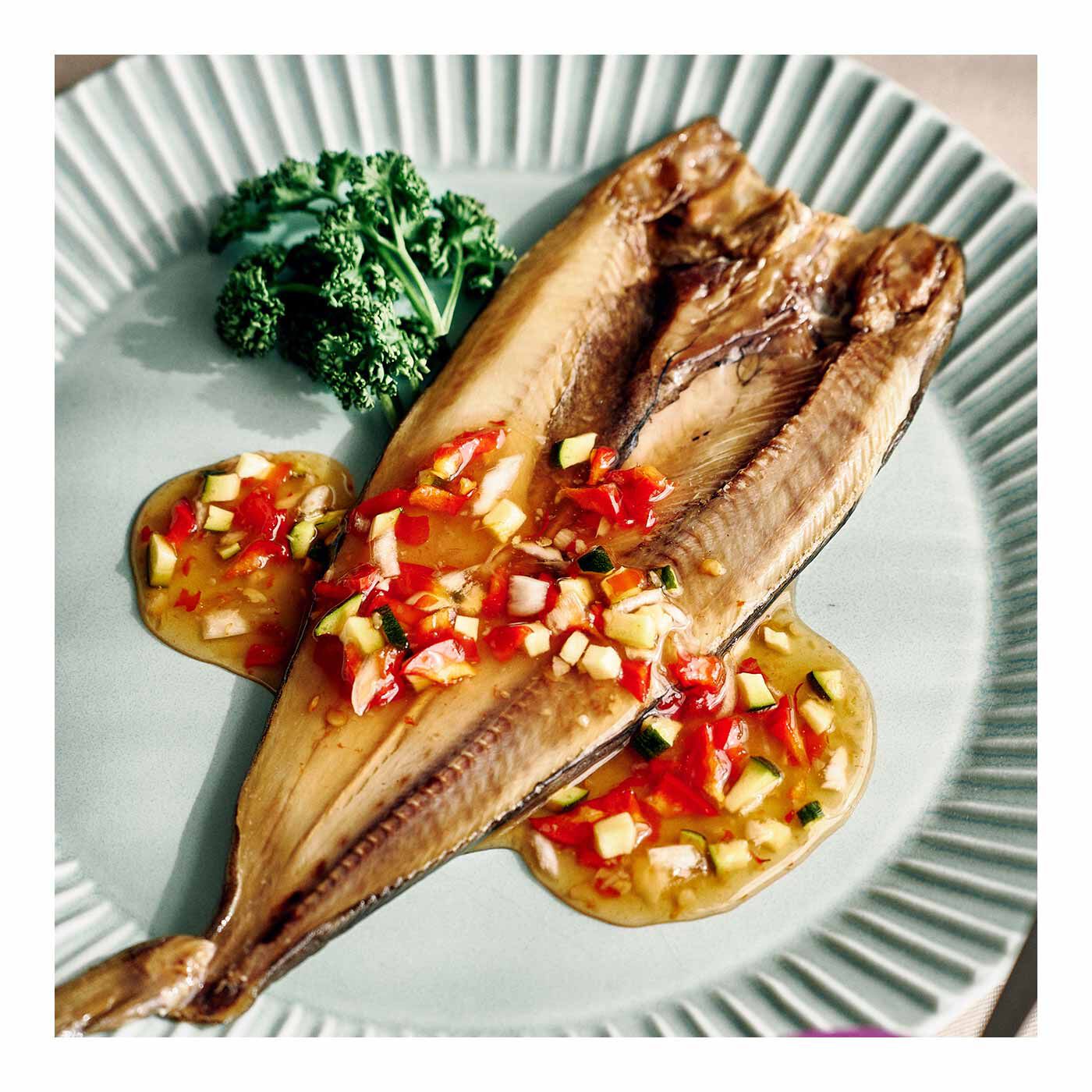 純農|純農 常温保存OK！ 干物専門店の国産本格焼魚 まるごとくんの会（6回予約）|ソースをプラスして南蛮風にアレンジ　※写真は盛り付け例です。
