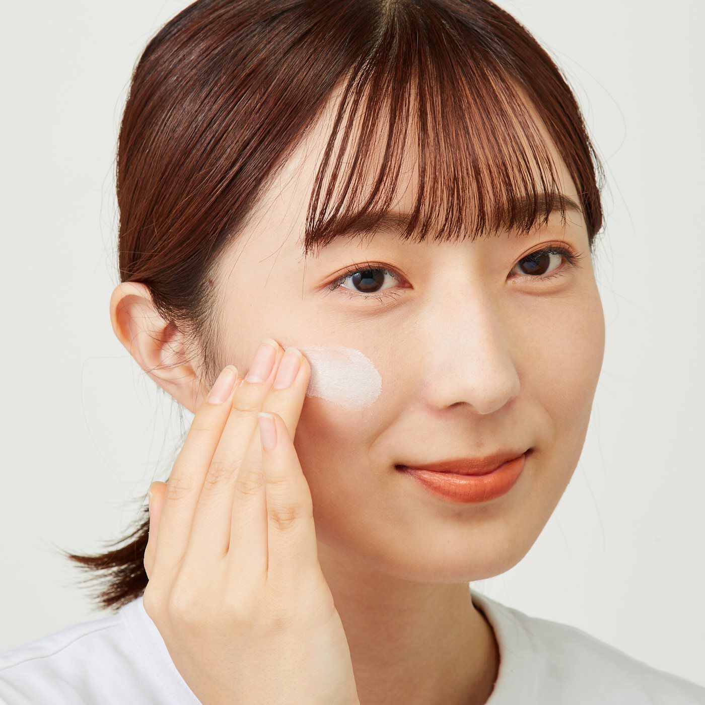 BEAUTY PROJECT|nopa マイベストカラーファンデーション|光を乱反射させることで、肌の表面の凹凸を滑らかに仕上げます。伸びが良いので厚塗り感がなく、軽い着け心地です。