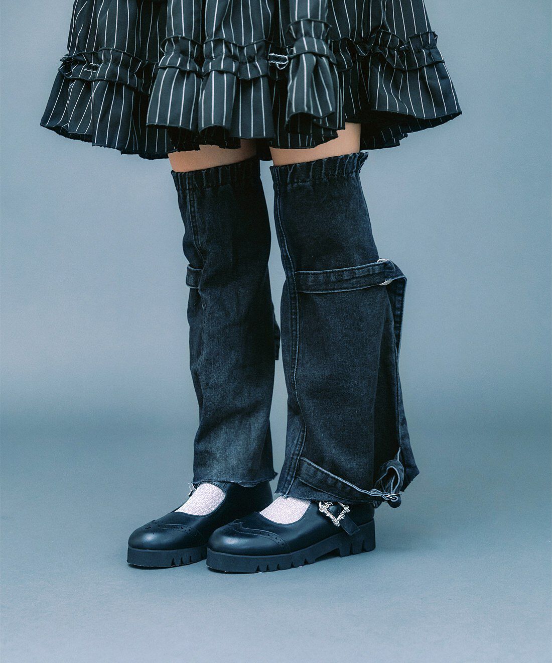 魔法部|魔法部　足もとに魔法をかける　月と星のストラップシューズ〈ブラック〉