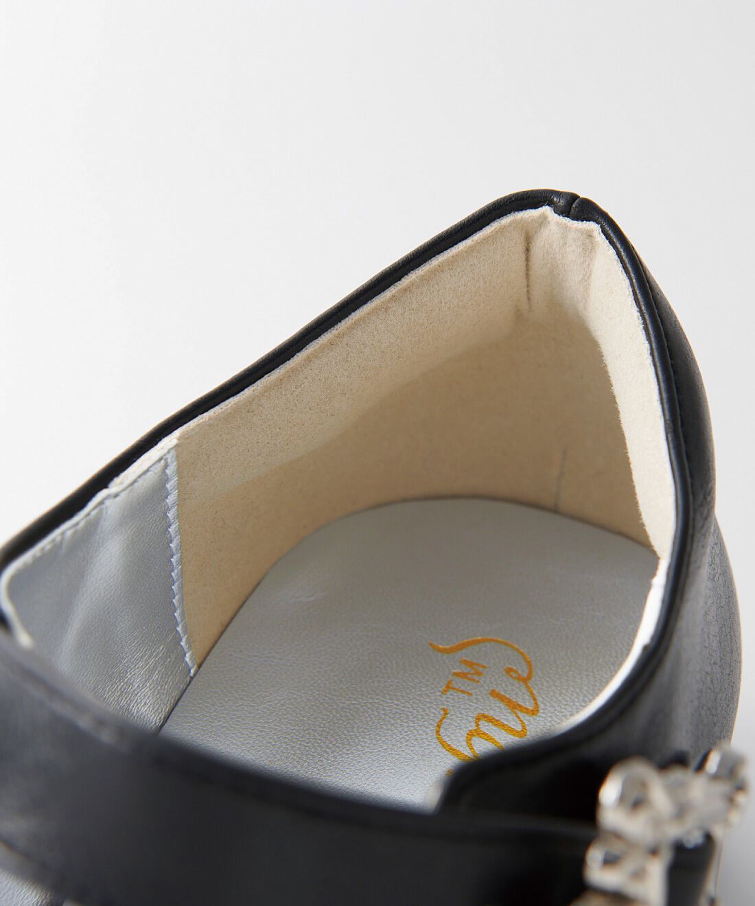 魔法部|魔法部　足もとに魔法をかける　月と星のストラップシューズ〈ブラック〉|かかとをホールドするクッション入りで、パカパカ防止。