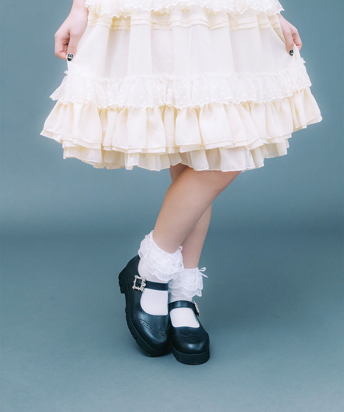 魔法部|魔法部　足もとに魔法をかける　月と星のストラップシューズ〈ブラック〉