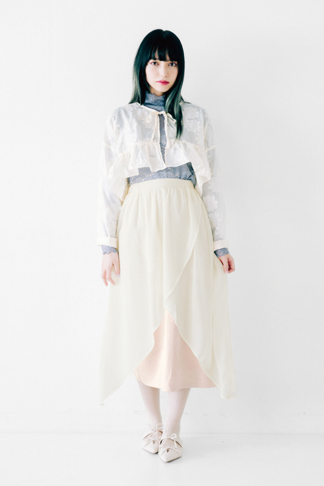魔法部|魔法部×ミヤマアユミ　妖精のクチュール　シフォン揺らめくユリのスカート〈ホワイトベージュ〉