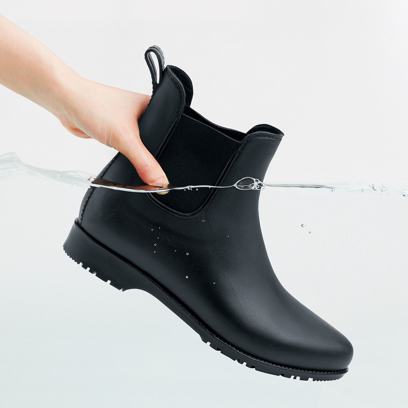 L'AMIPLUS|ラミプリュス　全面完全防水！　雨の日も安心レインブーツ〈ブラック〉|全面防水で、雨がしみ込まない！サイド部分までしっかり防水。
