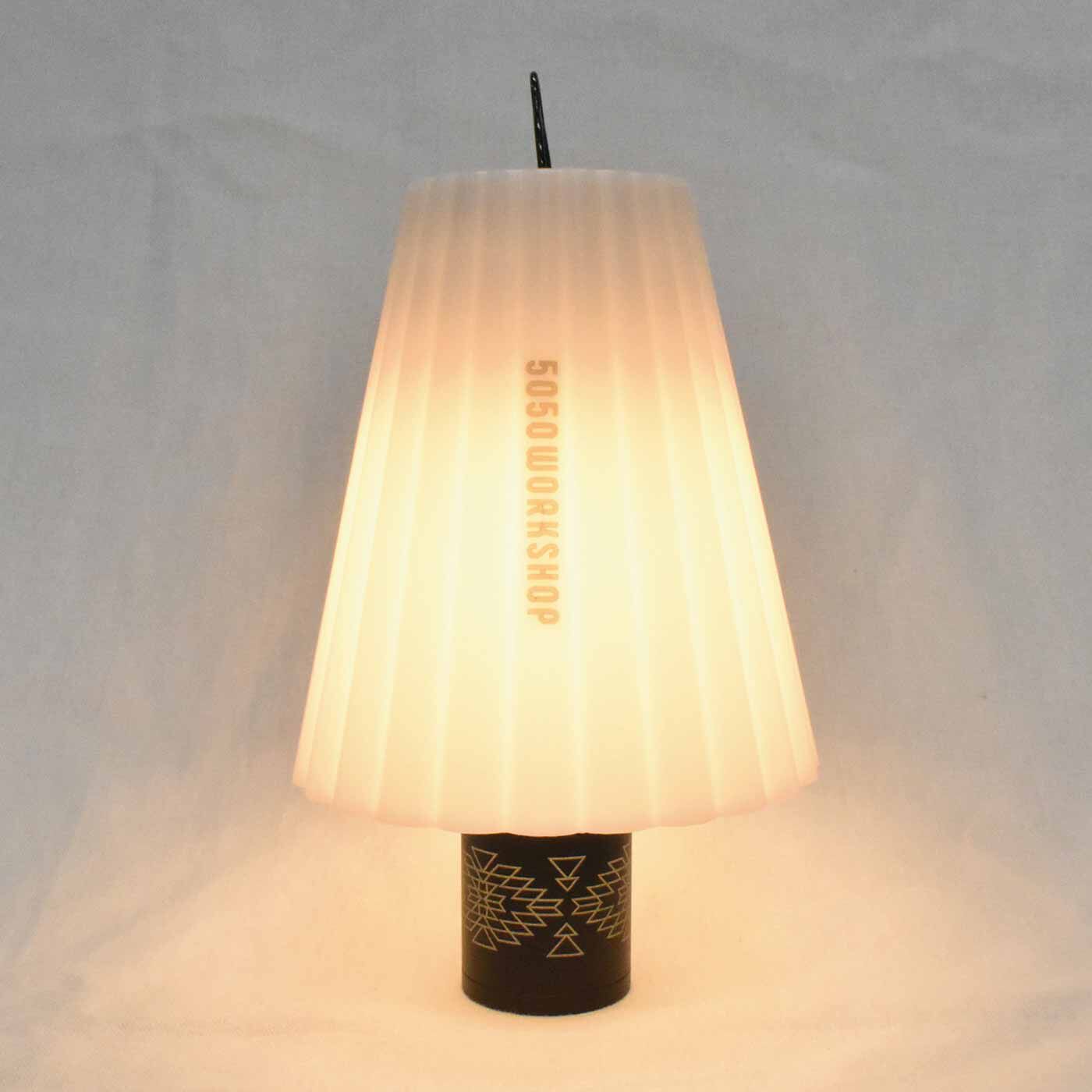 L'AMIPLUS|ラミプリュス ハンディーライトにもランタンにもなる！ モバイルバッテリー機能搭載 MINIMALIGHT（ミニマライト）の会|別売の【790519　ランプシェード】をつけると一気にレトロな雰囲気に。