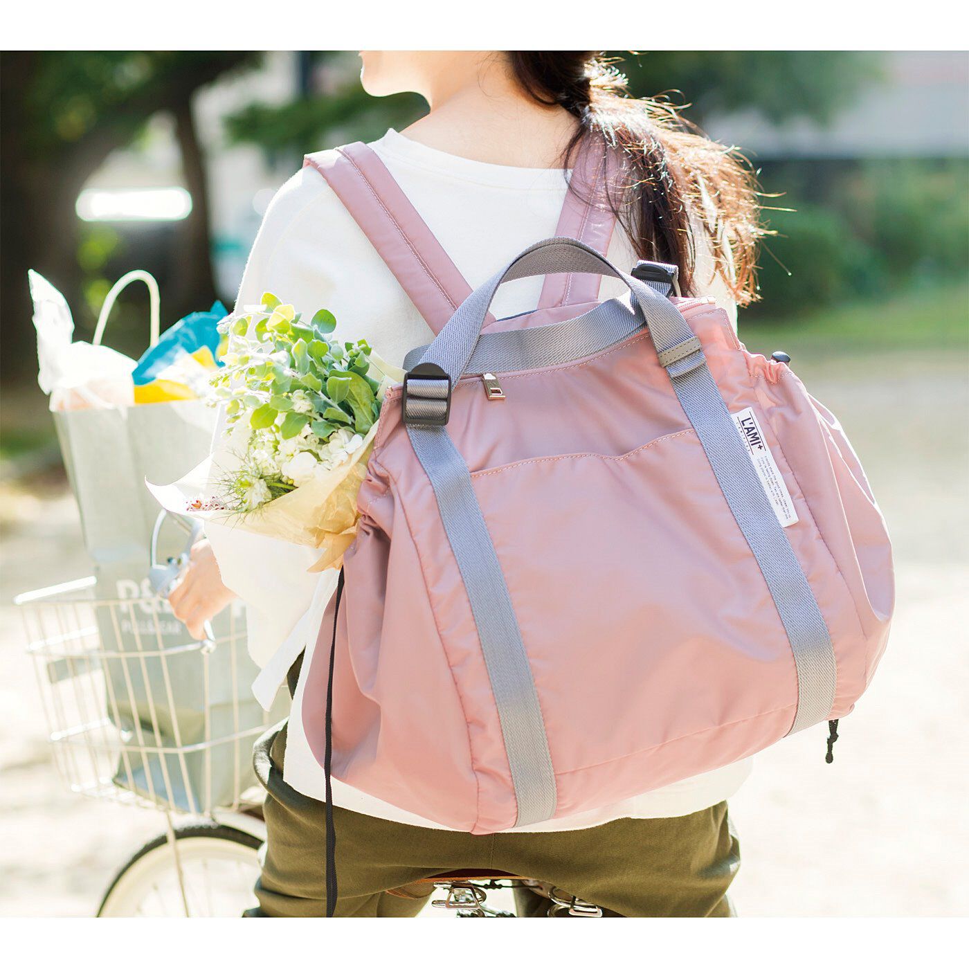 L'AMIPLUS|ラミプリュス　大量買いもらくらく！　レジカゴリュック〈ブライトカラー〉の会|両手が使えるので自転車もOK。