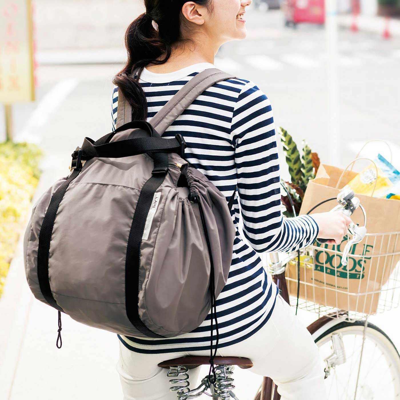 L'AMIPLUS|ラミプリュス　大量買いもらくらく！　レジカゴリュック〈ベーシックカラー〉の会|両手が使えるので自転車もOK。