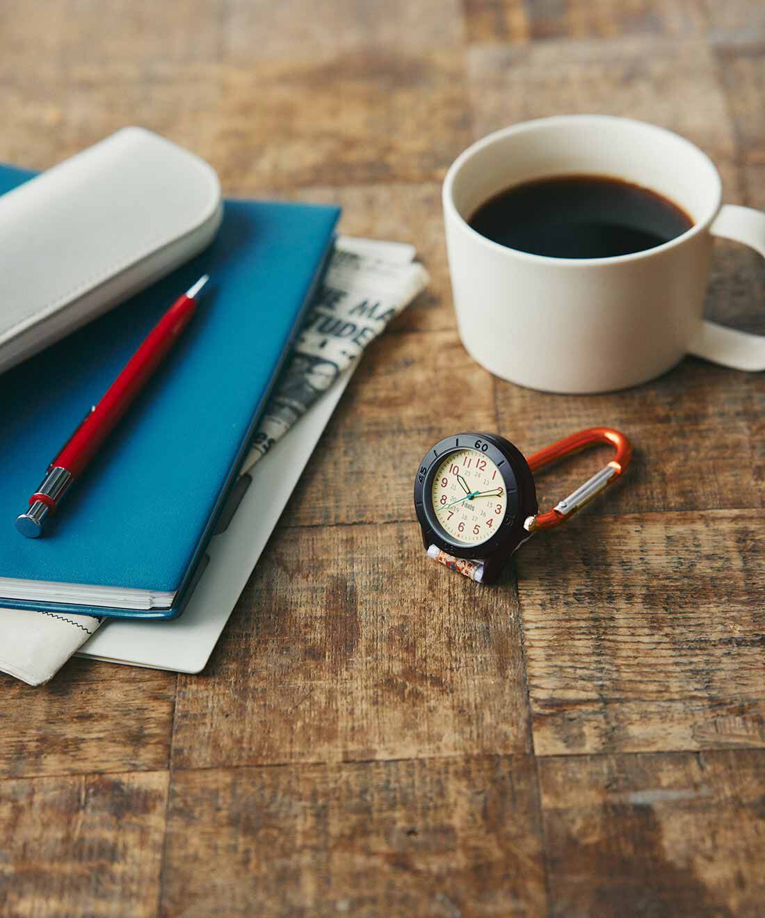 L'AMIPLUS|ラミプリュス 逆さ文字盤が見やすい 好きなところに付けられる テープがかわいいカラビナウォッチの会|逆さ文字盤なのでデスクに置いても見やすい。テスト期間や受験生の子どもに持たせても。