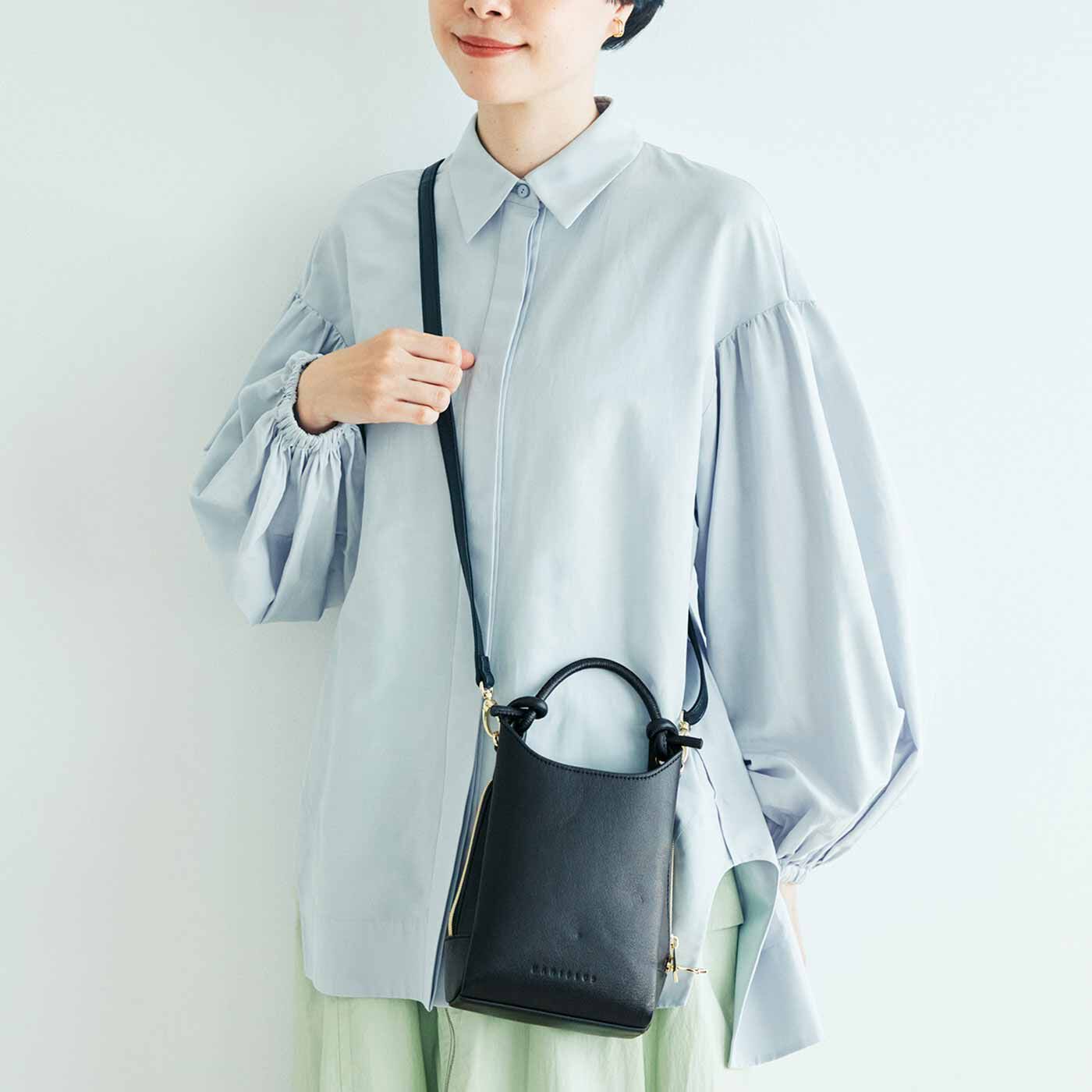 L'AMIPLUS|ラミプリュス 上品見えしてダブルフェイス ハンドバッグにもなる本革ショルダーバッグ〈リッチブラック〉