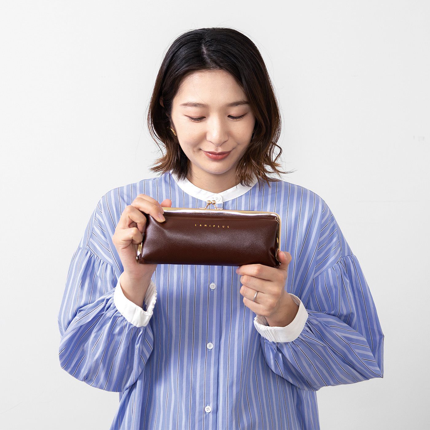 L'AMIPLUS|ラミプリュス　片手でパチンと開けられる コインスルーがま口財布の会