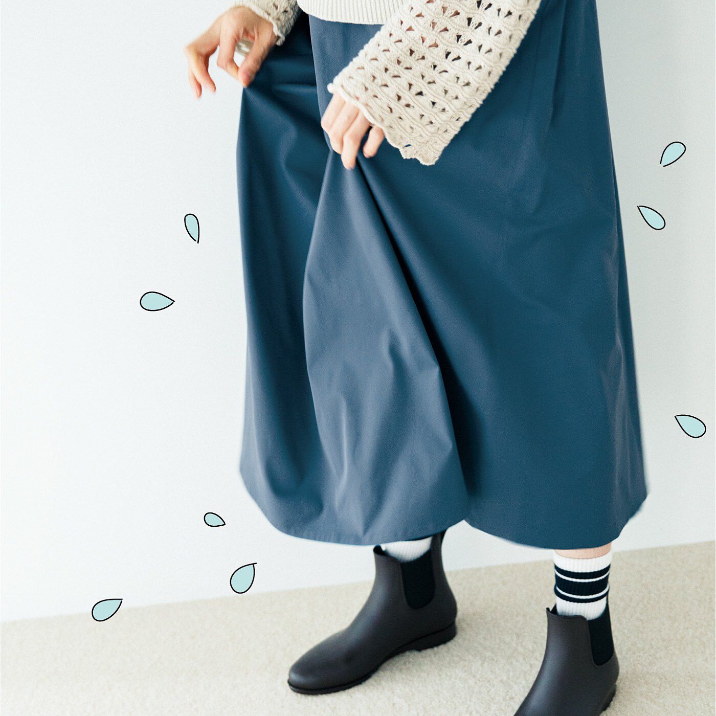 L'AMIPLUS|ラミプリュス　雨をぱらりと弾いて安心　ポケッタブルOKの毎日はきたい撥水（はっすい）スカートの会|パンッとはらえば、パラッと水滴が落ちる！