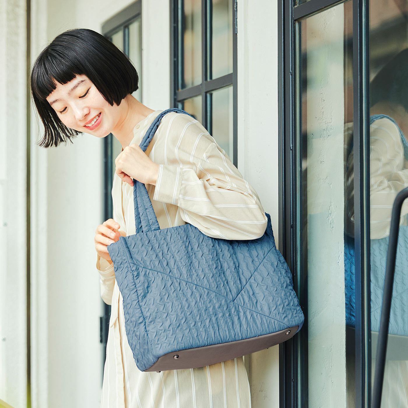 L'AMIPLUS|ラミプリュス　雲のようにふわふわエアリー　３層仕分け＆２ハンドル　欲張りトートバッグ〈グレイッシュブルー〉