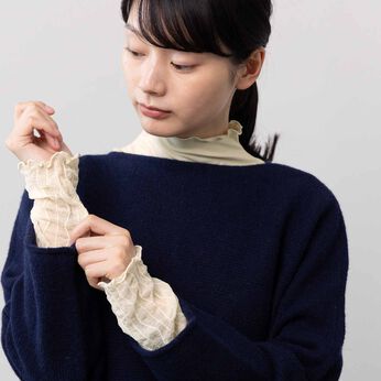 L'AMIPLUS | 重ね着にもぴったり袖先シアーボトルネック