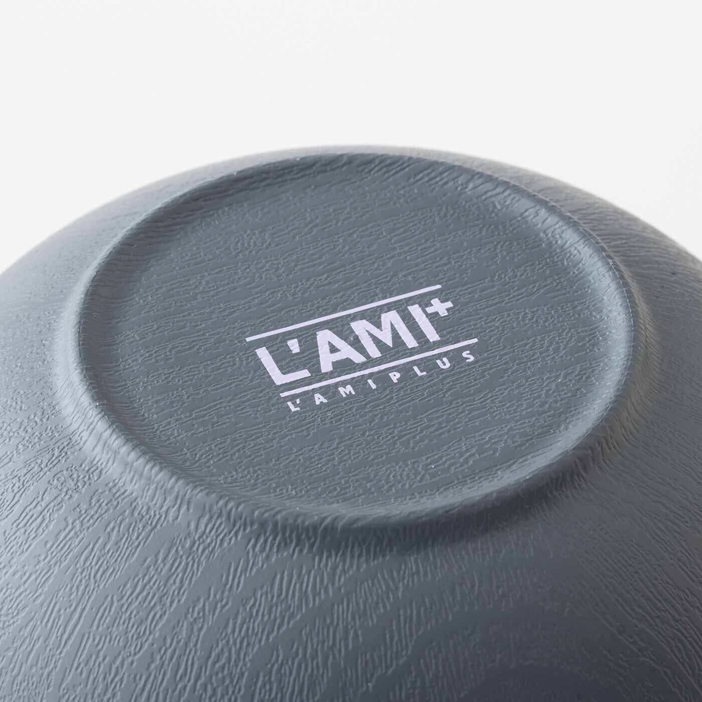 L'AMIPLUS|ラミプリュス　L字の持ち手が収納に便利！ 調理保存・あたためまでできる ふた付きマルチカップの会|底にはオリジナルのロゴ。