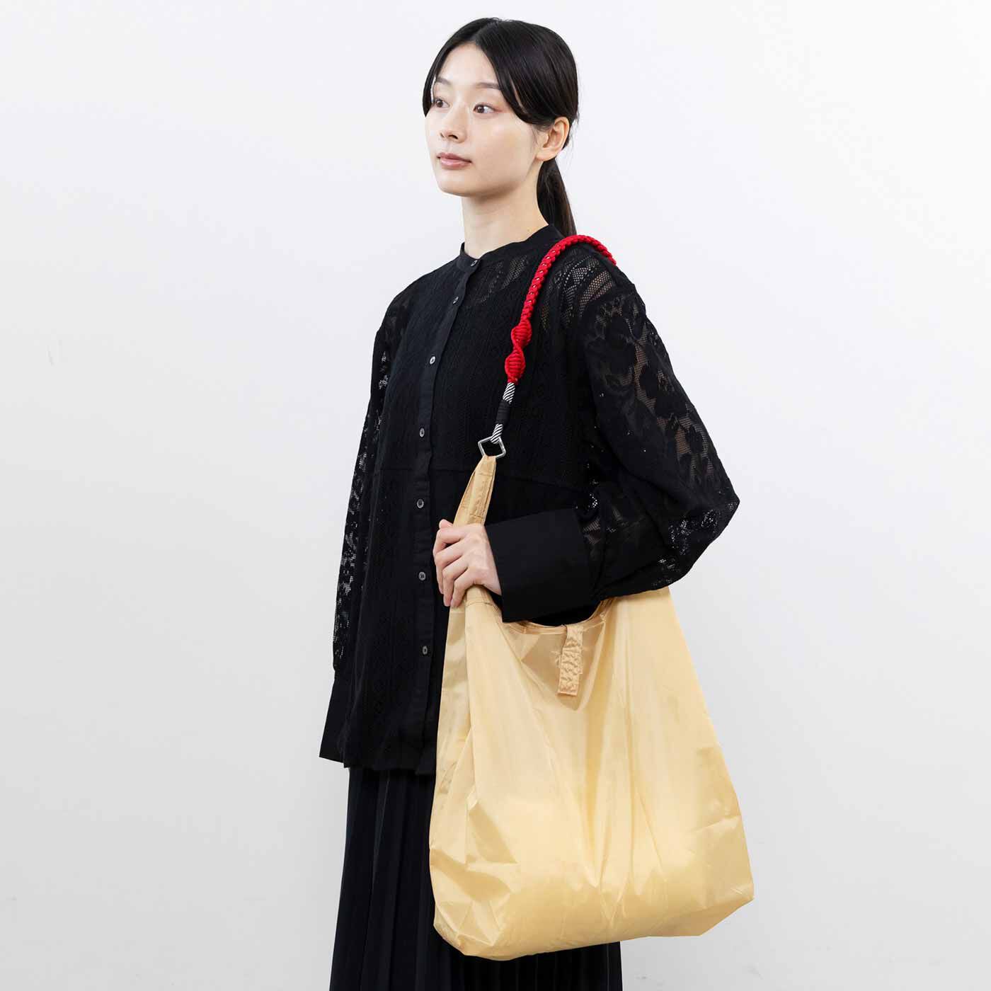 L'AMIPLUS|ラミプリュス 肩掛けから斜めがけまで ソロモン編みの引っかけカラビナ延長ショルダーの会|エコバッグに装着し、肩掛け仕様に！