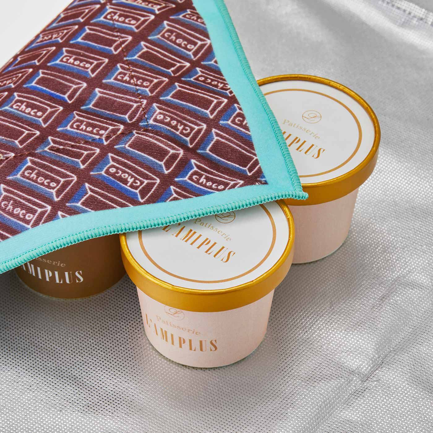 L'AMIPLUS［ラミプリュス］|ラミプリュス チョコレートバイヤーみりとコラボ 特殊繊維で結ばずピタッ 持ち手が付いてる大きめサイズのひっつクロスの会|コンパクトにたためるから、携帯して、スーパーの帰りに冷やしたいものを包んでも。ペットボトルやいびつなものも包めます。