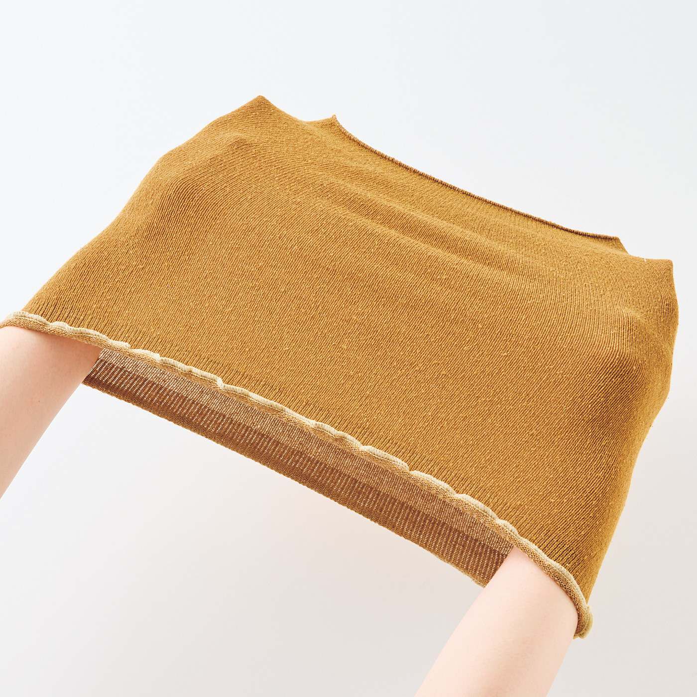 L'AMIPLUS|ラミプリュス　ちらっと見えてもかわいい　シルク混の伸びやかカラーはら巻きの会|伸びのよい素材で、縫い目のない丸編みなのでごろつきません。