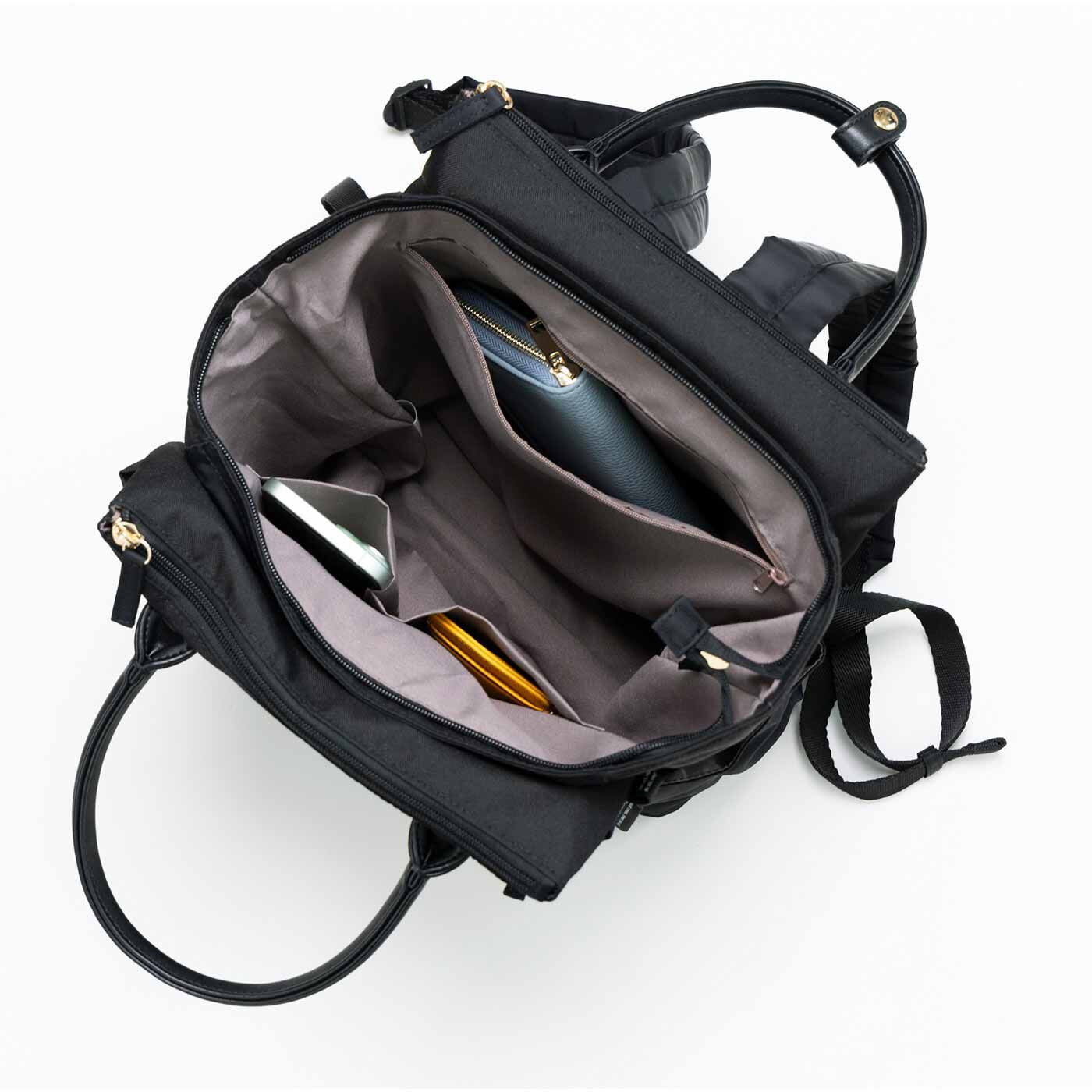 L'AMIPLUS|ラミプリュス トート見えがスマート 5層でこぼこレイヤードリュック〈トライアングル〉|内側にはファスナーポケットひとつとファスナーなしの2ポケット付き。