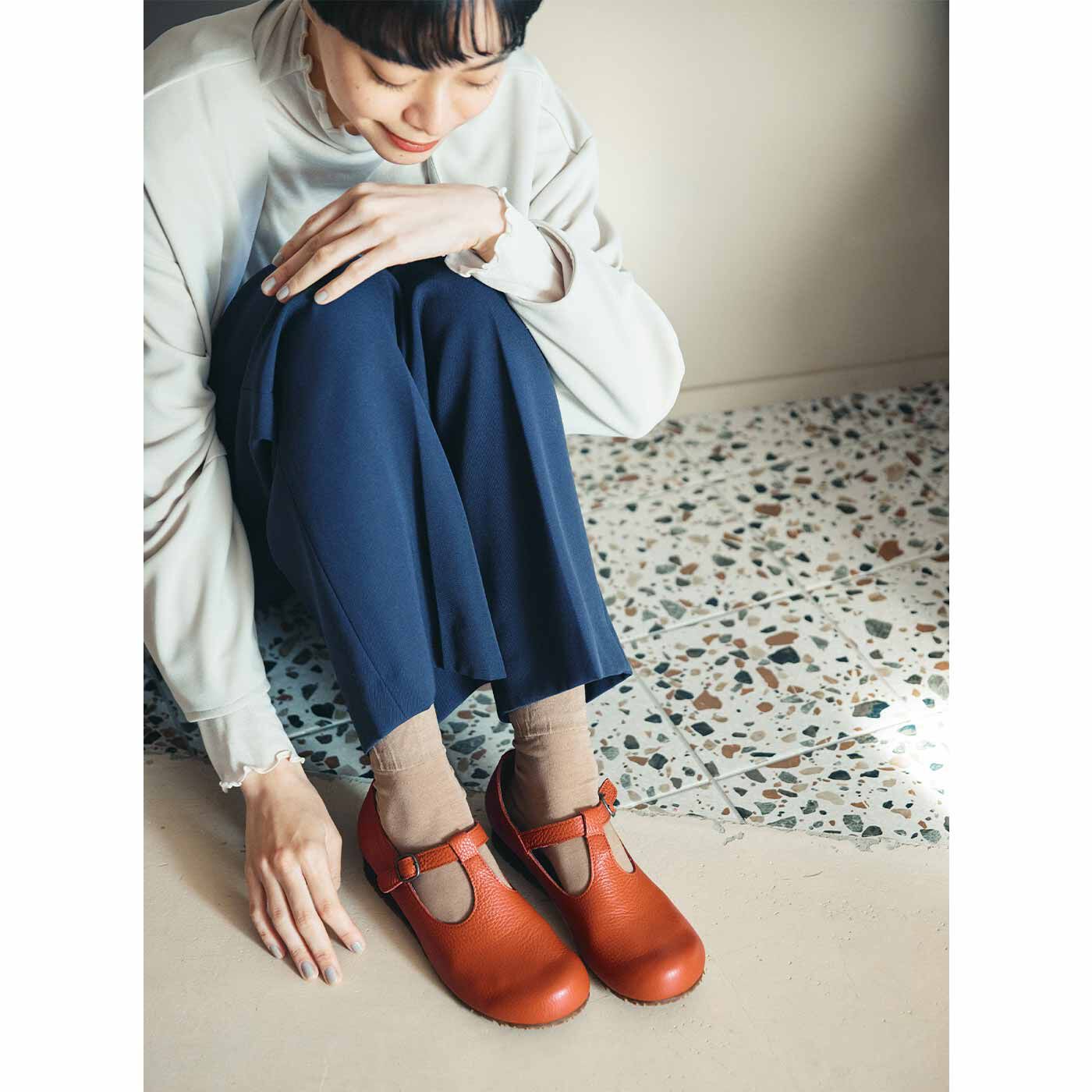 L'AMIPLUS|ラミプリュス 神戸長田職人が仕立てた やわらか本革Tストラップシューズ〈ブリックオレンジ〉