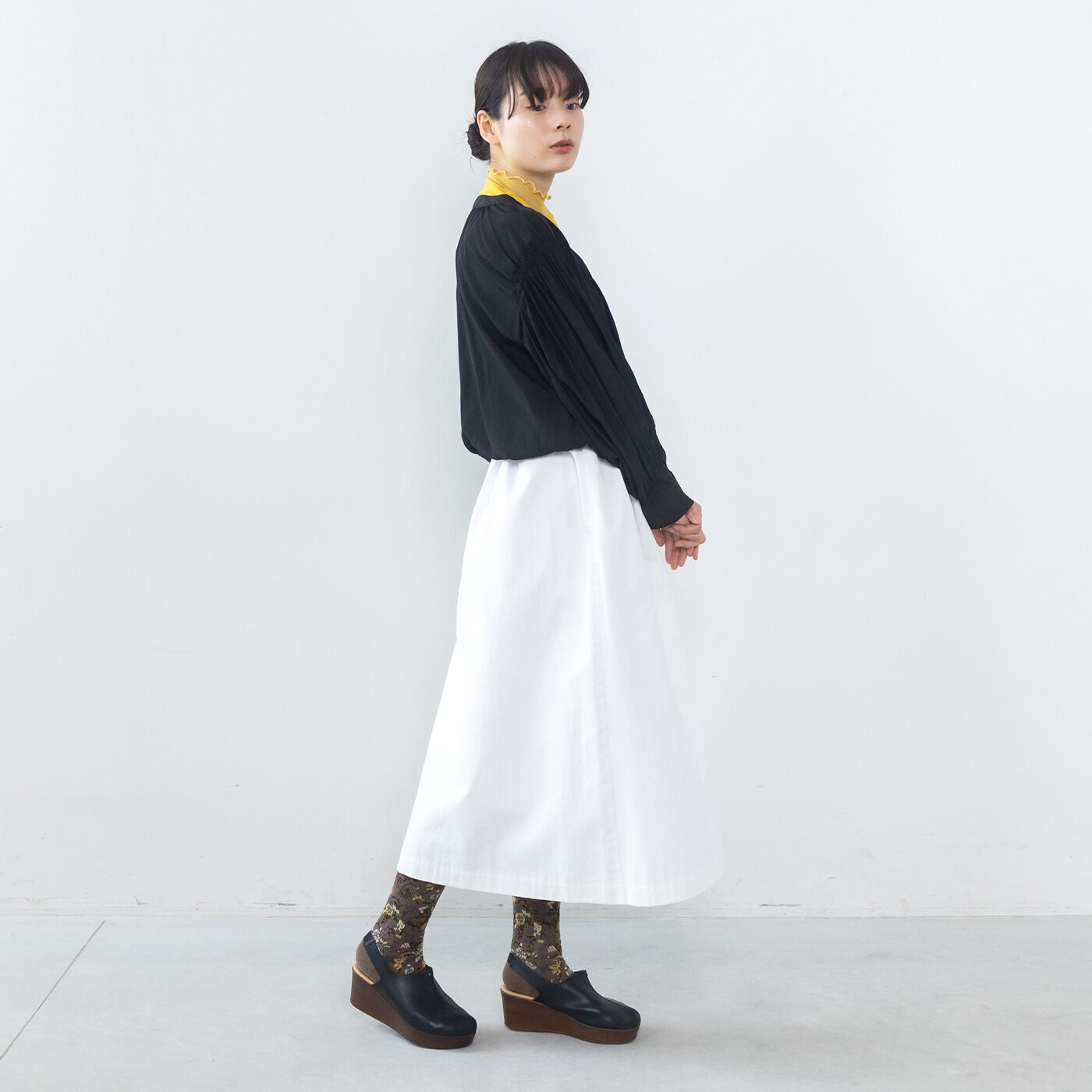 L'AMIPLUS［ラミプリュス］|ラミプリュス すらりスタイルアップ 脱ぎ履きらくちん バックベルトのウェッジソールサボの会
