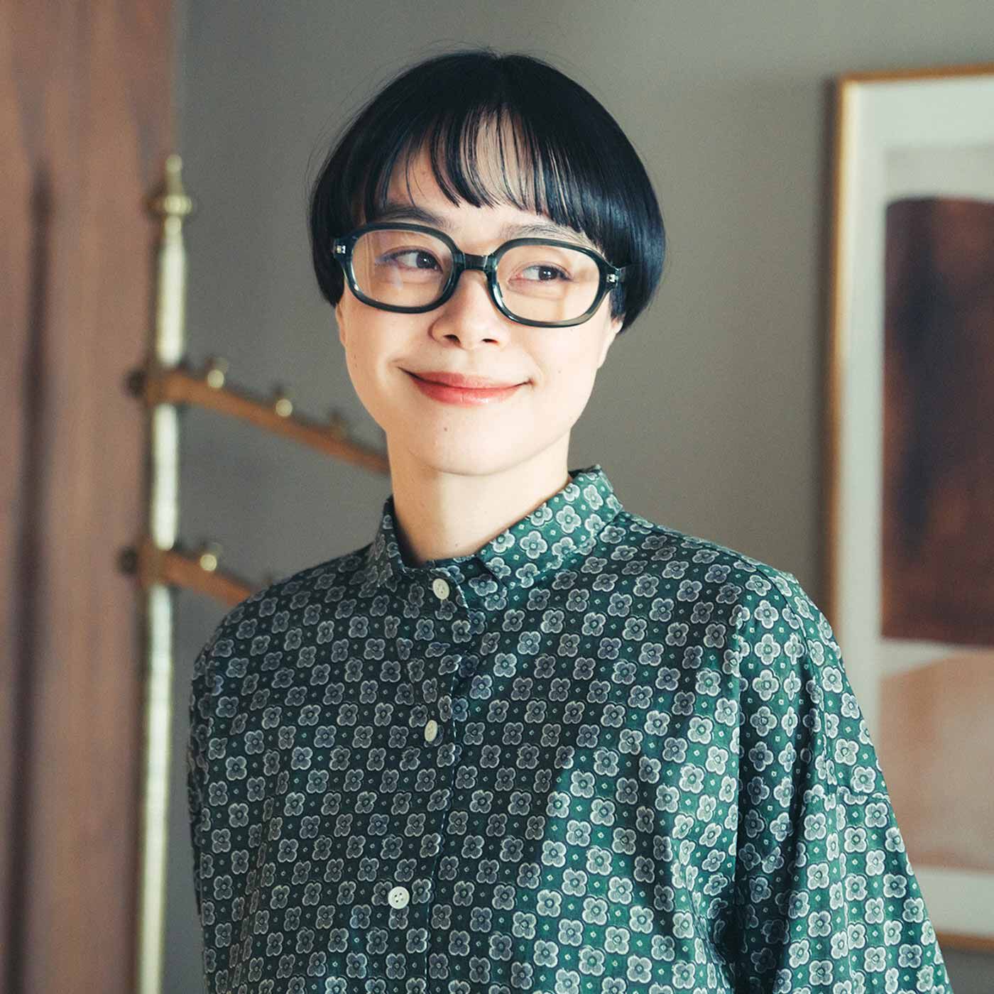 L'AMIPLUS|ラミプリュス 折りたたんでコンパクト 紫外線の強さに合わせて色が変化する どこでも快適調光サングラス〈クリアブラック〉|室内にいるとき