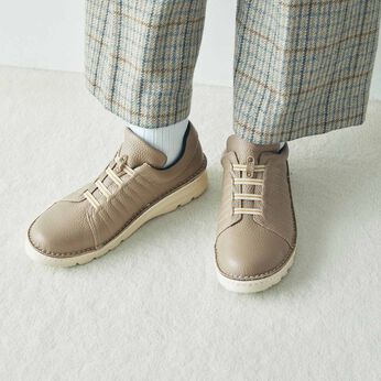 L'AMIPLUS［ラミプリュス］ | L'AMIPLUS×A．S．W本革軽量スニシューズ 〈グレージュ〉