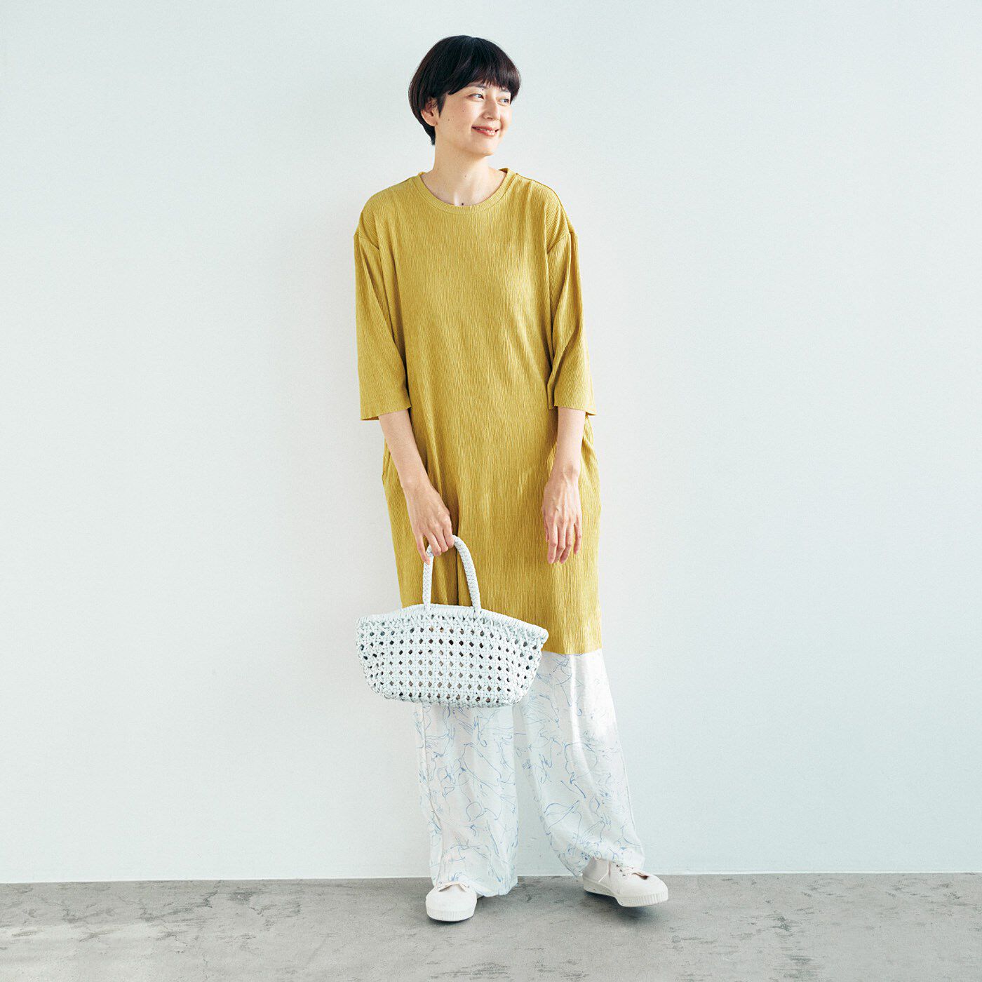 L'AMIPLUS［ラミプリュス］|ラミプリュス　つやんと素材でらくちんに 着まわし上手 お手入れ簡単 アイロンいらずのランダムプリーツセットアップの会|トップスは長め丈で気になるおしり周りもスッポリ。